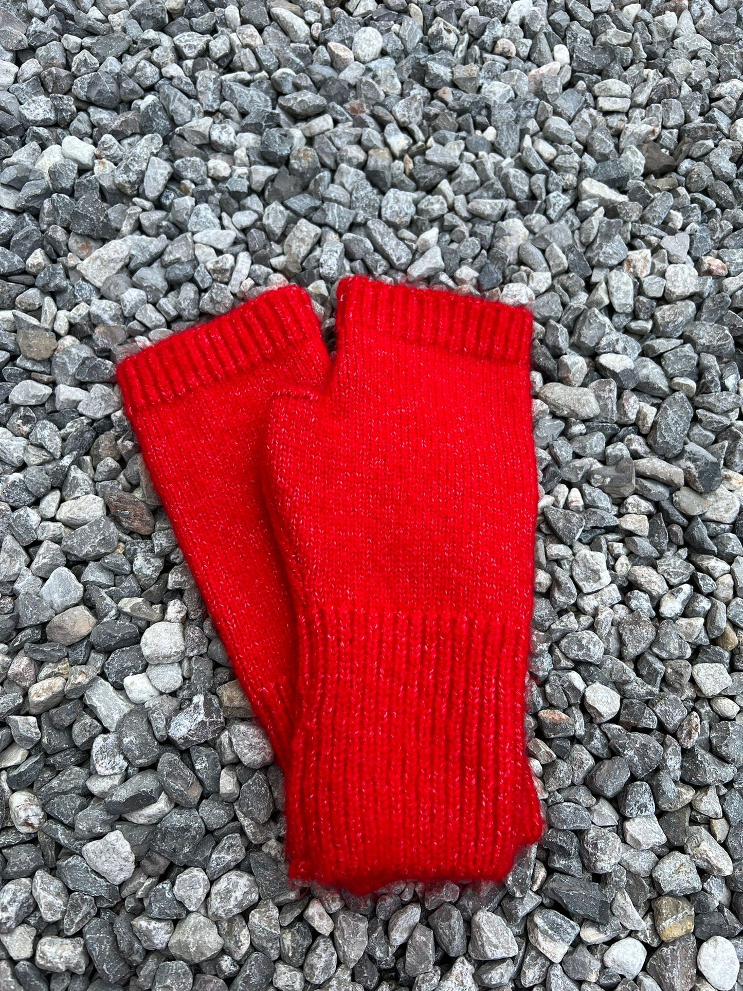 Gloves red