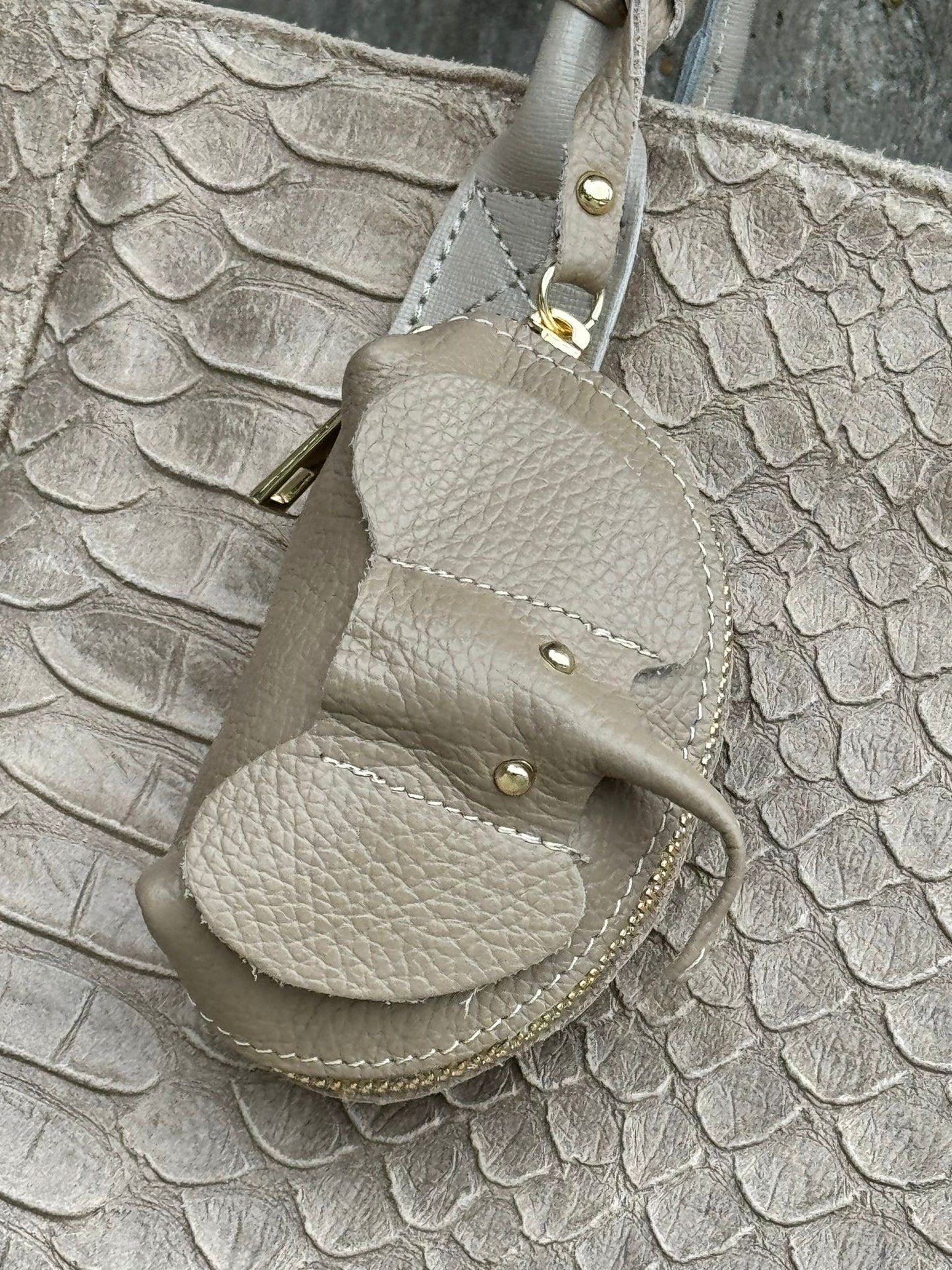 Wallet elephant sand