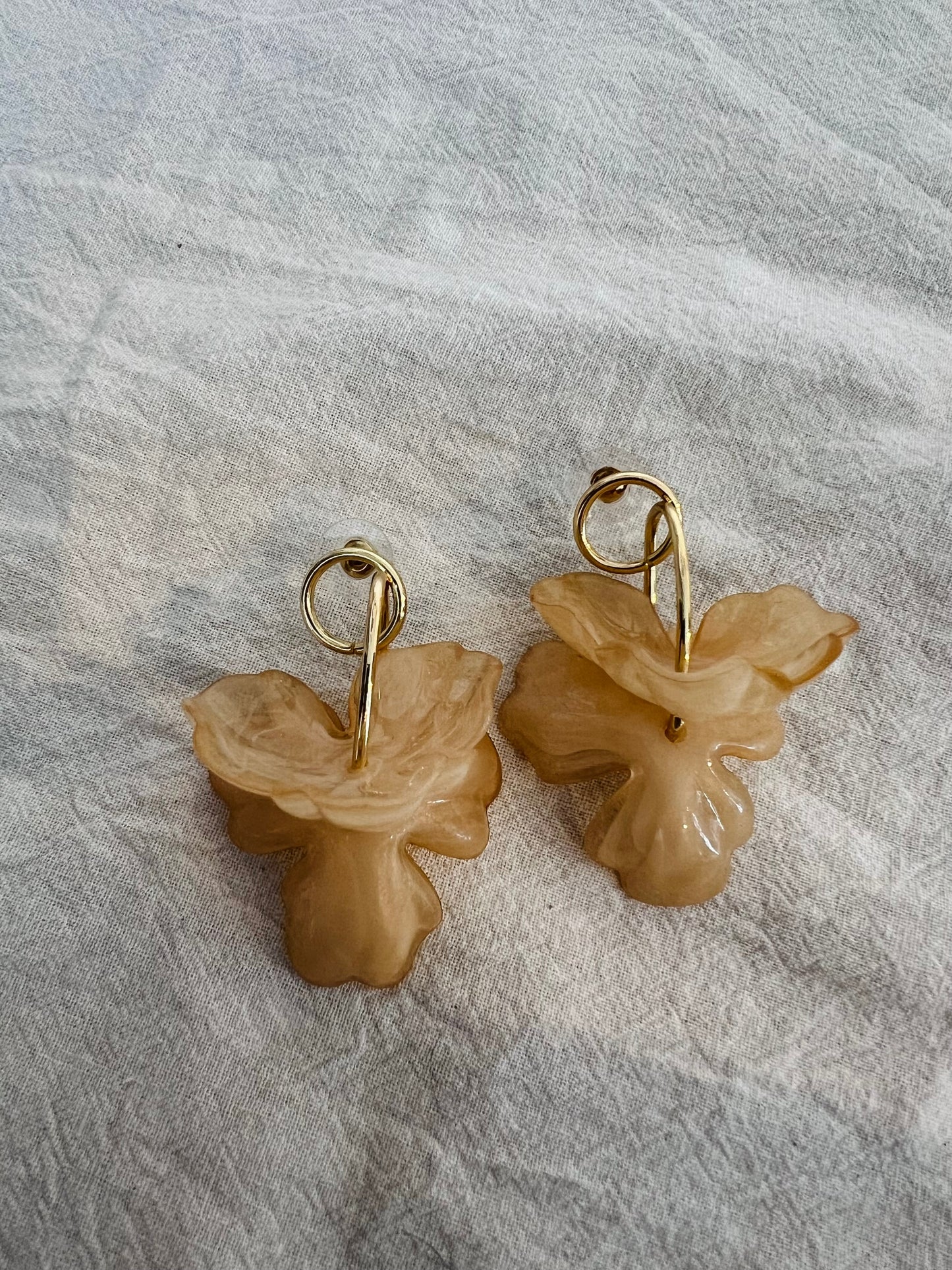 Earrings flowered camel