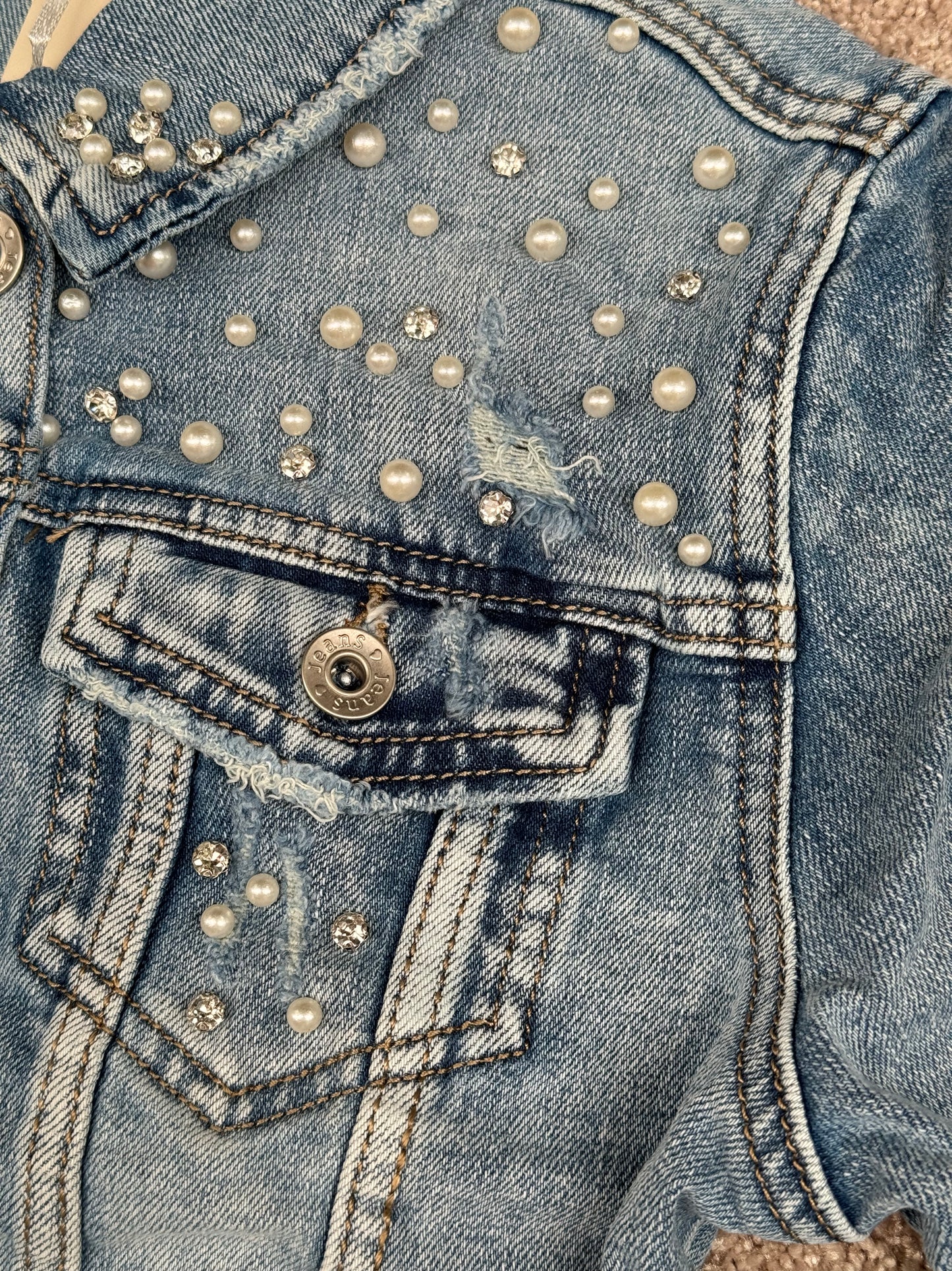 Jeans jacket with pearls